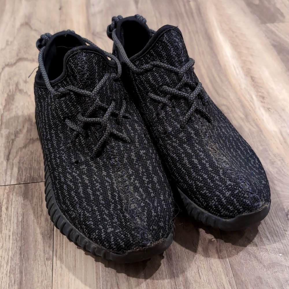 Men's Adidas Yeezy Boost 350 - Pirate Black. Sz 8.5